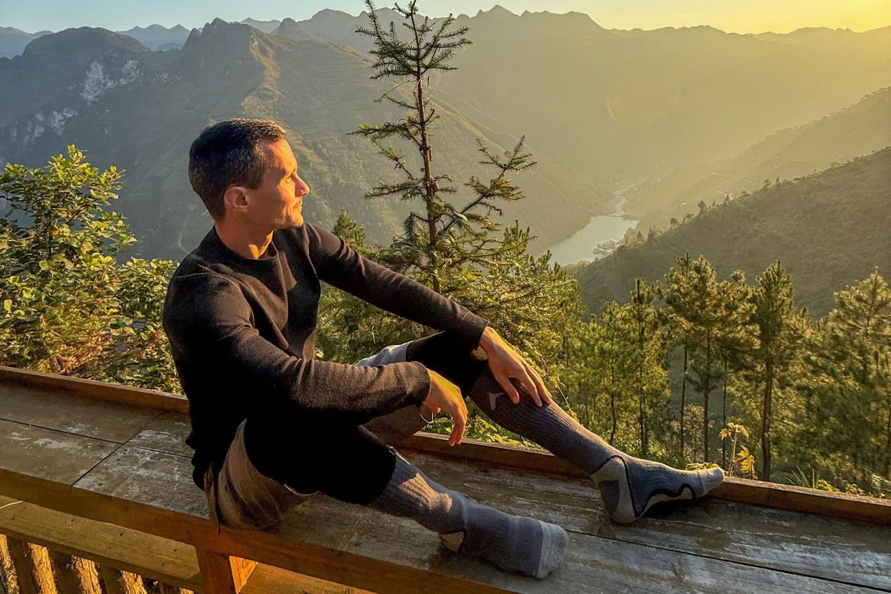 Ma Pi Leng Ecolodge overlooking the mountains and the Nho Que canyon